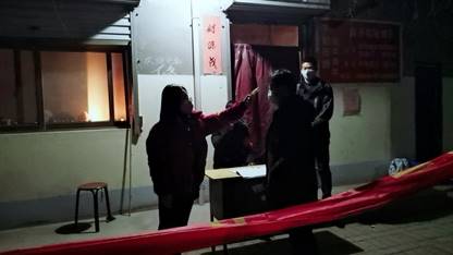 图片包含 人员, 墙壁, 建筑物, 男士描述已自动生成