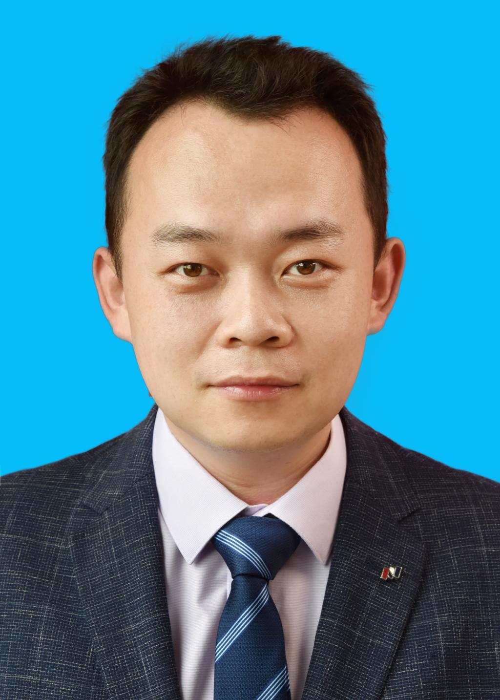 赵   峰